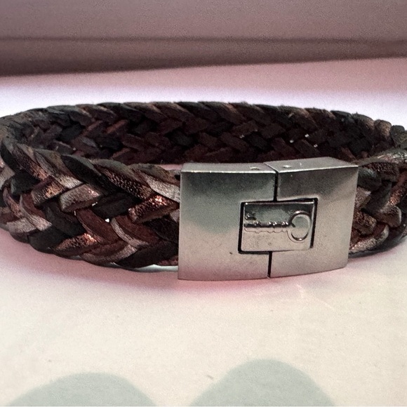 🧩 Fossil Tri-Colour Braided Leather Bracelet – Edgy & Effortlessly Cool 🖤✨ - Picture 3 of 16